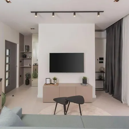 Ferienhaus Mit Privatpool Fuer 6 Personen Ca 80 Qm In Bilice, Dalmatien Norddalmatien Sibenik