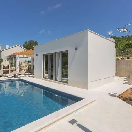 Ferienhaus Mit Privatpool Fuer 6 Personen Ca 80 Qm In Bilice, Dalmatien Norddalmatien Holiday home