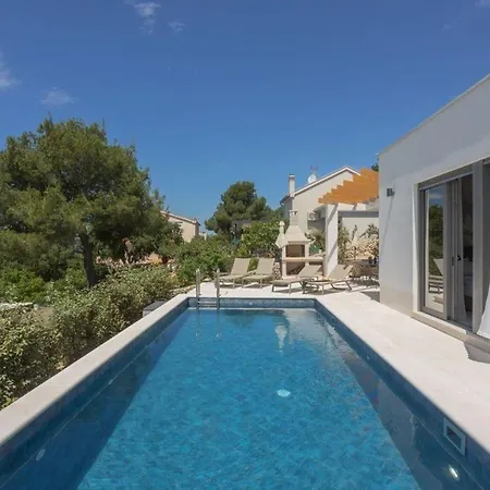 Ferienhaus Mit Privatpool Fuer 6 Personen Ca 80 Qm In Bilice, Dalmatien Norddalmatien * Sibenik